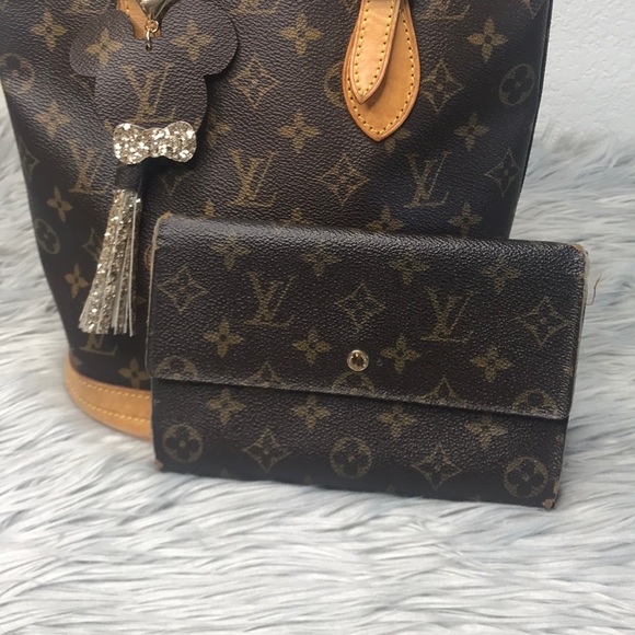 Louis Vuitton Handbags - AUTH Vintage Louis Vuitton Clutch 883AN